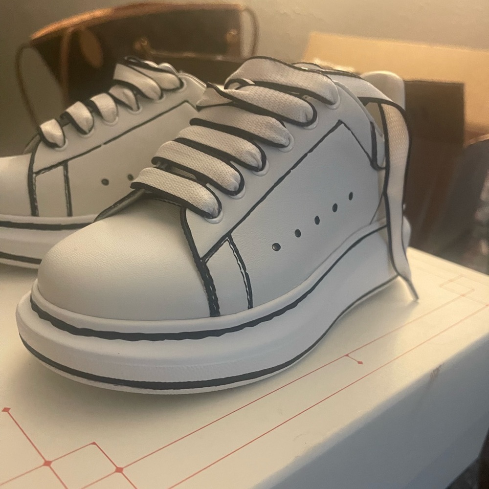 BRAND NEW KIDS ALEXANDER MCQUEEN OVER SIZED SHOES